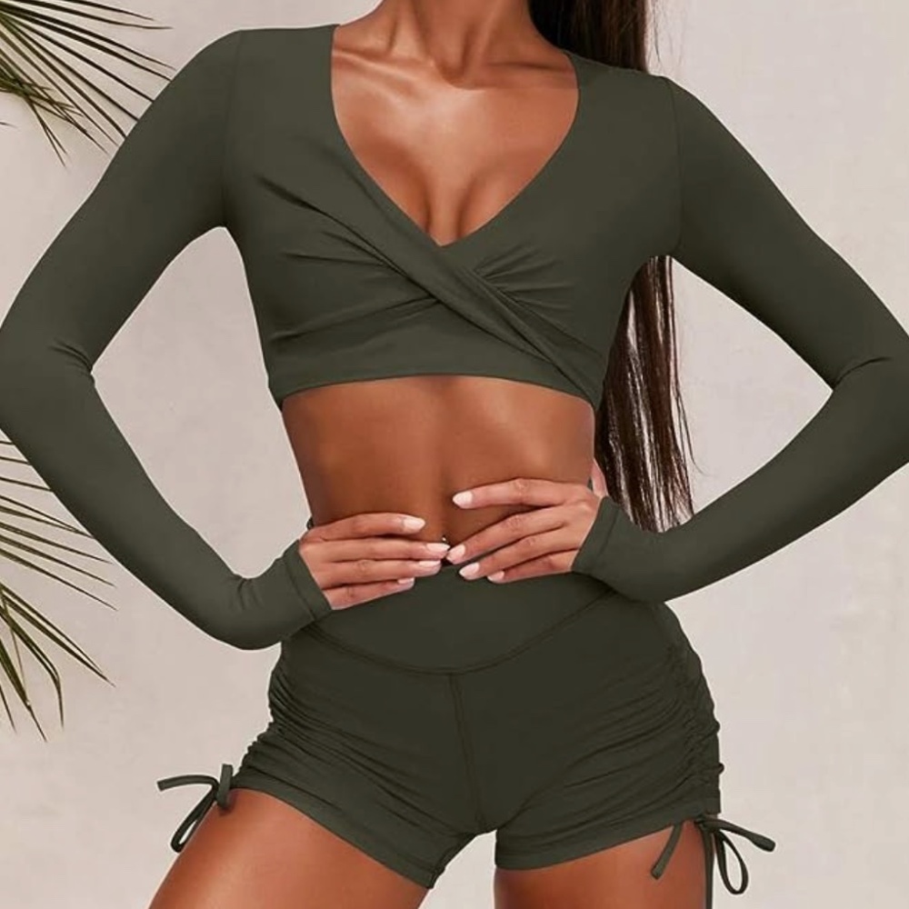 Set of High Waist Sports Shorts and Long Sleeve Bodycon Crop Top